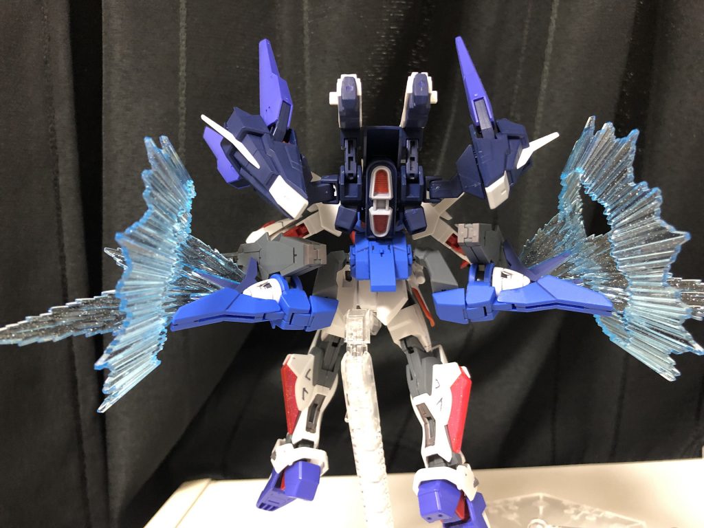 背面はあまりにもゴツいですねwww