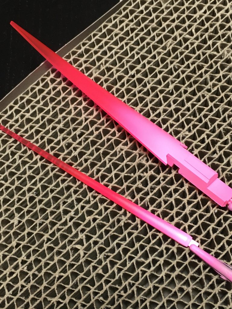 蛍光色強めに。