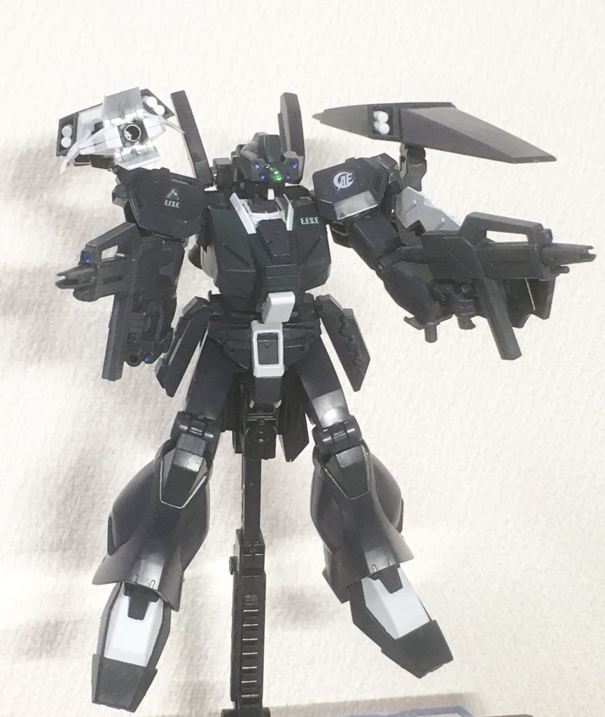 二丁ビームライフルに加え、２枚のシールドのミサイル、ビームランチャーなど火力アップしまくりです。