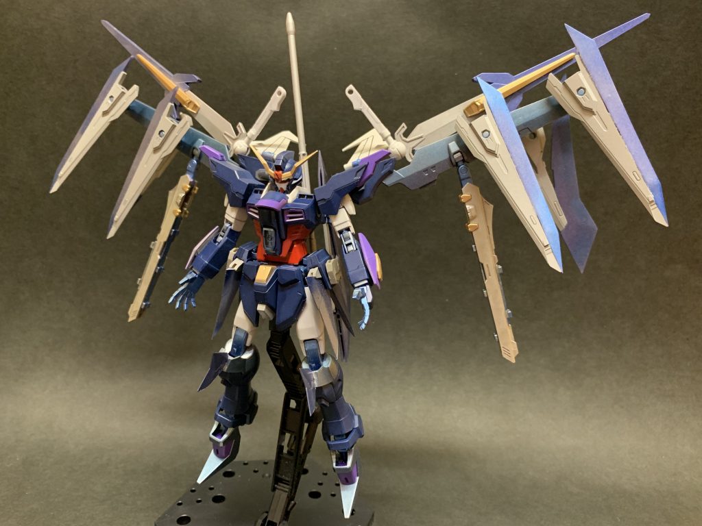 フロントビュー(戦闘状態)。HGBCバインダーガンを加工したソードドラグーンが目を引く展開形態。横幅がすごい笑