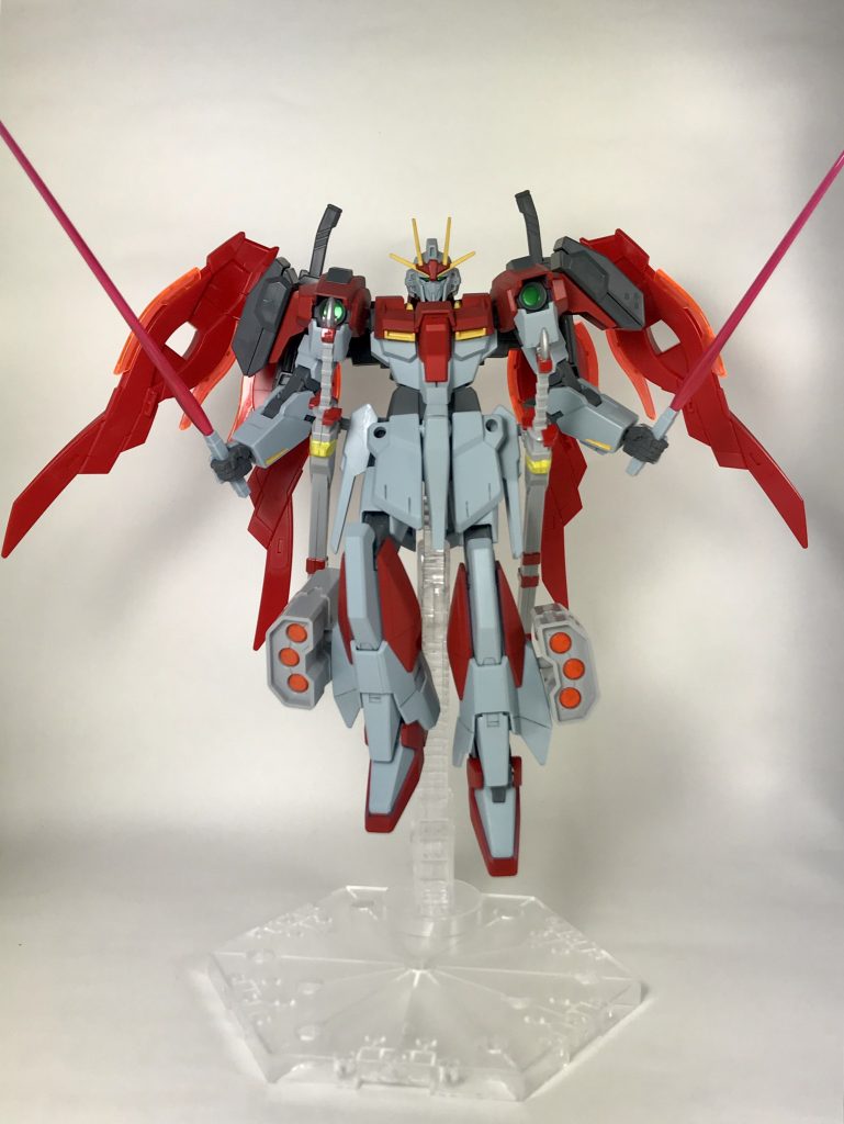 ビームサーベルを構えて佇むこのポーズも好きです( ´∀` )
## 〜製作工程〜
大したことはないですが、機体本体はサフも吹かずに青を赤に塗装し、つや消しを吹いています。
バックパックはよく交換されるだろうと考えて素組みで装備しています。
(今作るなら、もっと丁寧に作ります汗)