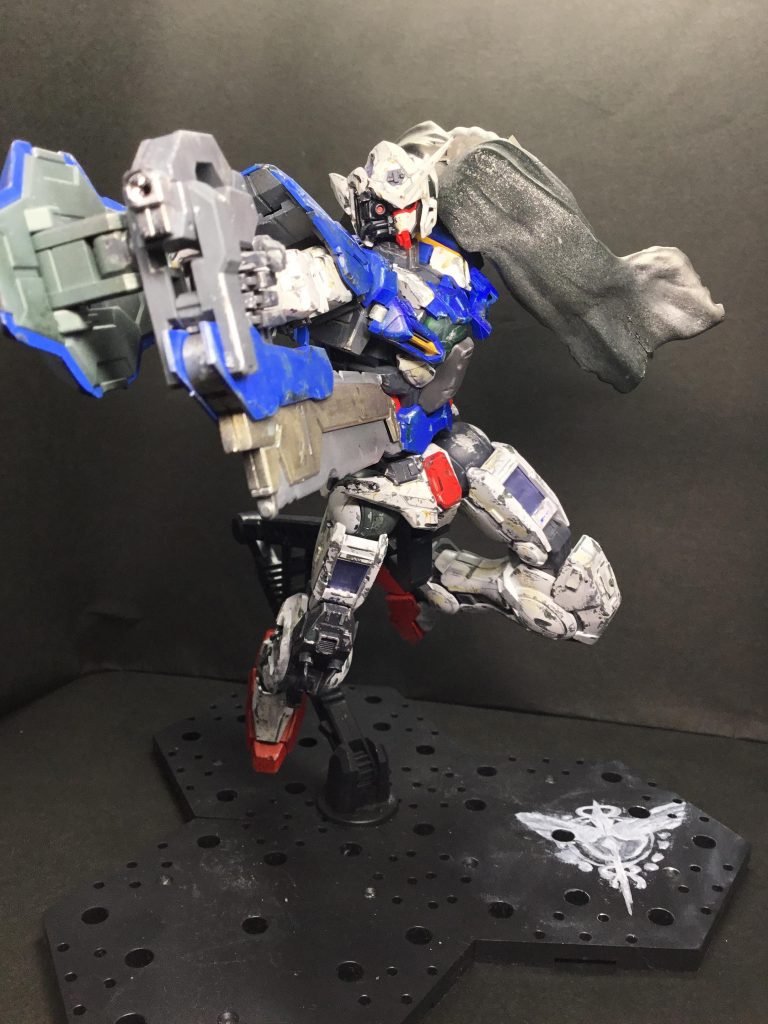 *GNソード(ガンモード)*アヘッドに飛びかかる感じで