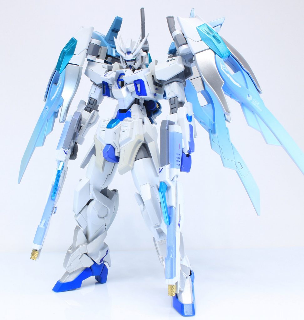 主兵装:ツインバスターライフル
本機最大にして唯一の遠距離武器。
銃口をメタルパーツに置き換えることにより大出力での火力にも耐えられる設計になっています。