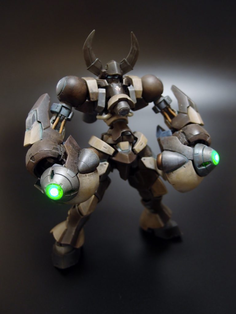 [閑休]＝＝＝＝＝＝＝＝＝＝＝＝＝＝＝＝＝＝＝
前腕部にはミライトを仕込んであり、発光します
ただし対消滅バリアは設定的にキツイので以下続
＝＝＝＝＝＝＝＝＝＝＝＝＝＝＝＝＝＝＝＝＝＝