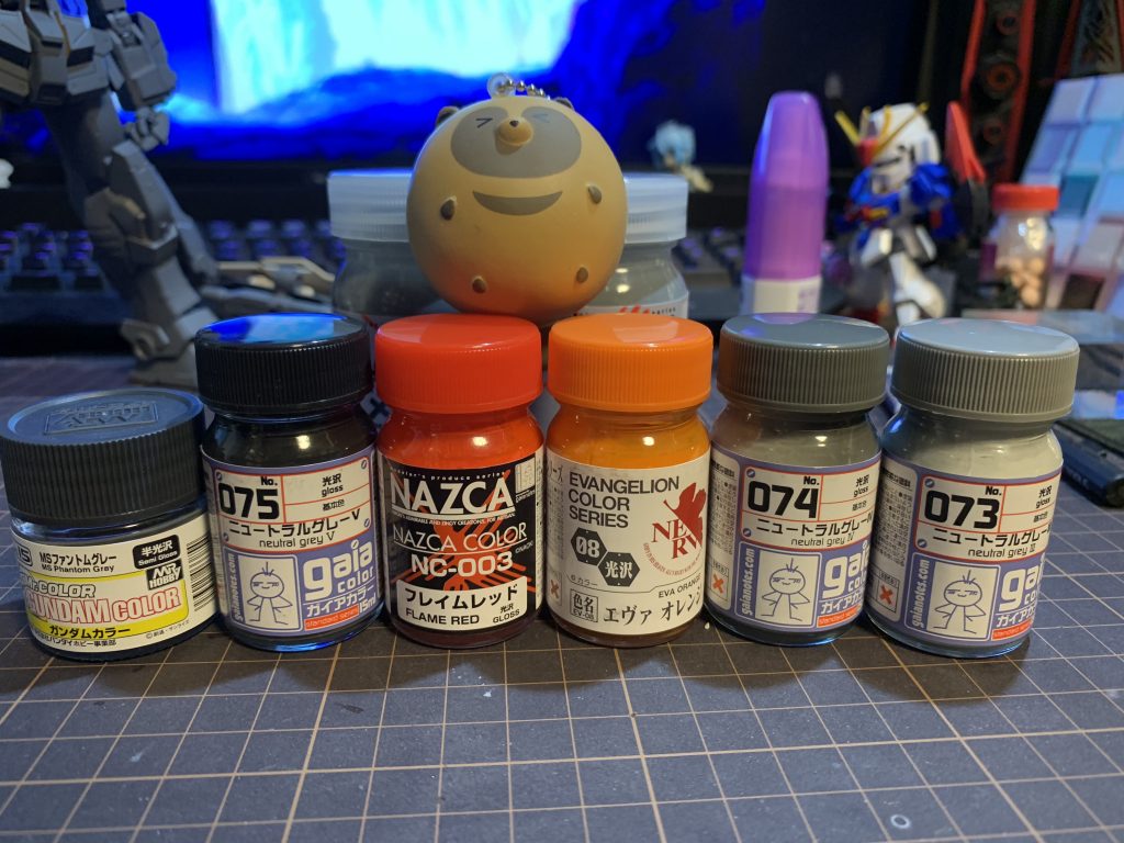 使った塗料はこんな感じ赤系はピンクサフを下地に使用しています、