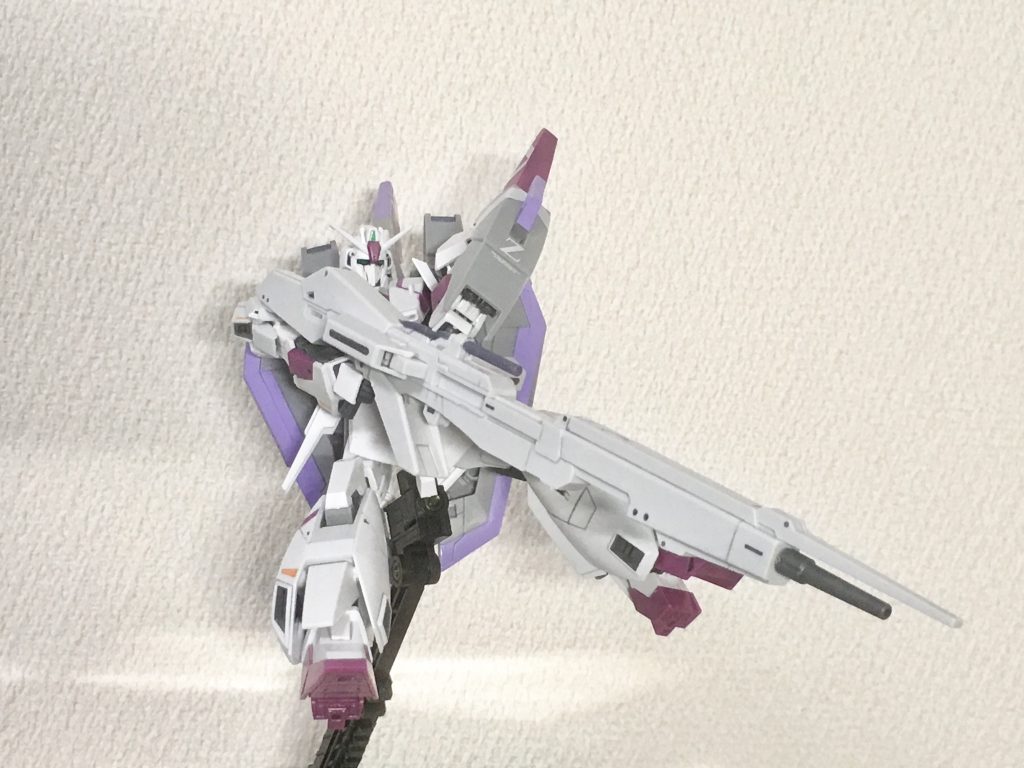 手の甲パーツがポロポロ取れやすいので接着必須です。