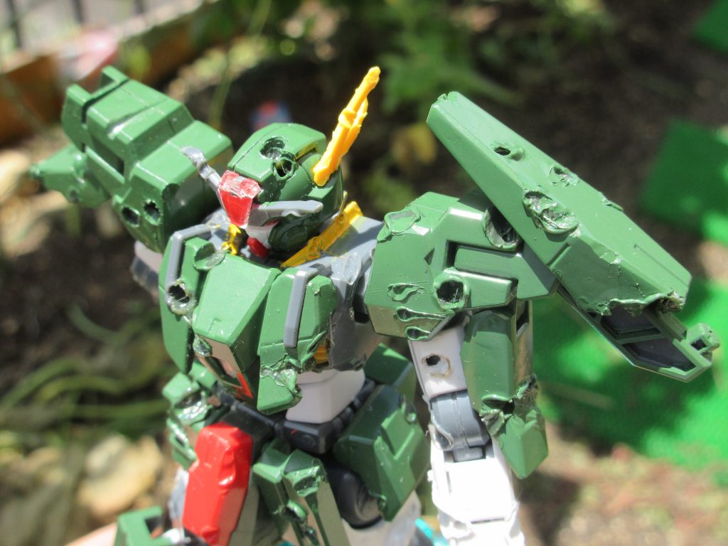 こうなって(ホットナイフでダメージ後、明るい緑に塗装)