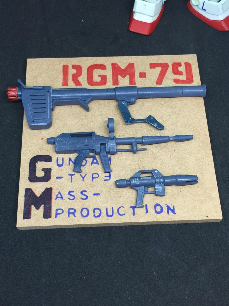 武装も全て延長工作しています。
ガンダムライフルはランナーのカスがしっかり馴染ました。