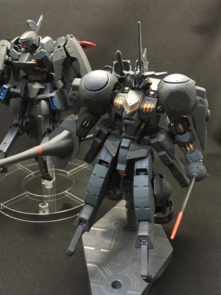 グレイズトルーパーと一緒にトルーパー形態で。