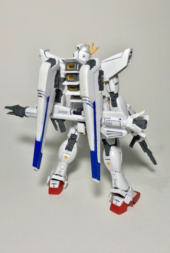 キットを組んでる時、まさかヴェスバーが真っ白だとは思わなんだなー。