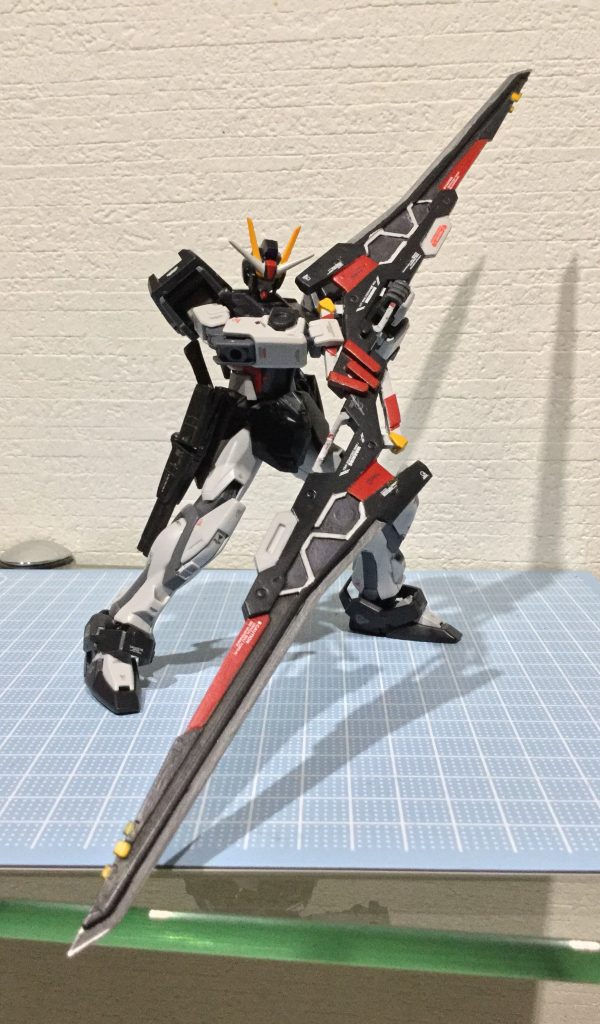 組み合わせ変える事で形状が変化し槍形状となる。大勢に囲まれ際によく使用している。