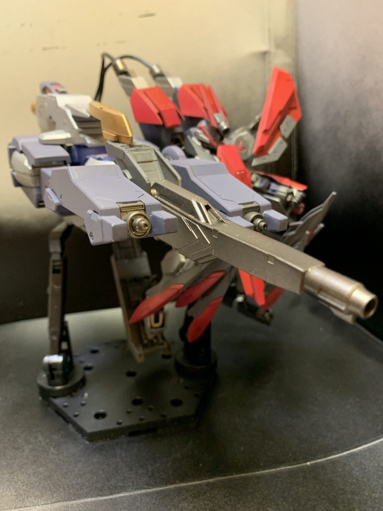 カグツチ装備状態。当然保持できないのでスタンドを使ってます。いやあでかい!