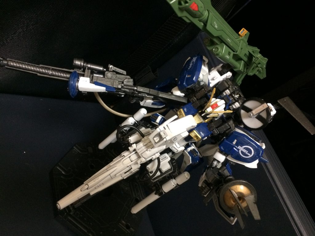 その他のパーツは廃材から持って来ている。よって、コストはEx-Sガンダムを制作するのと同等となっており、非常に財布に優しい仕様である。これなら、地球連邦軍上層部も納得してくれるんじゃ〜。...えっ、旋回性能?...。その問題は忘れてました...。