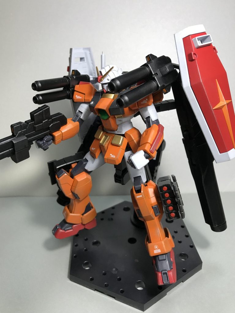 元々はグリーンの機体をオレンジに塗装仕上げしました。イメージはビルドダイバーズの相方機。