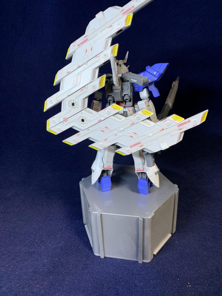 背部はこんな感じです。デカール総数が250枚を超えていますがこのサイコプレート部分が1番疲れました笑