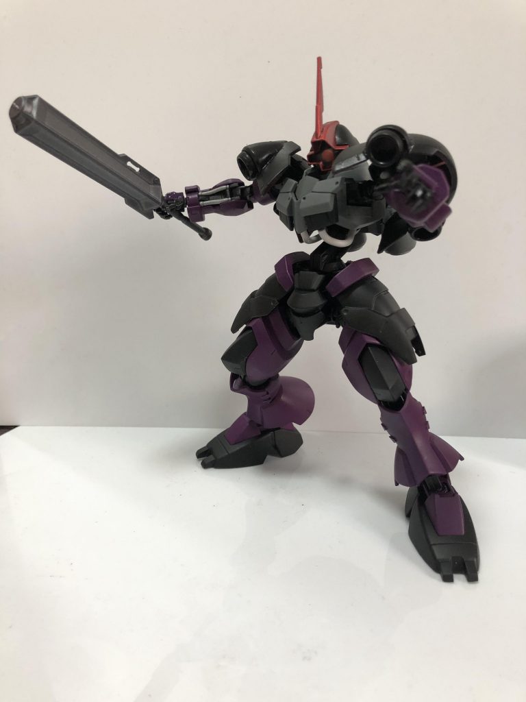 アクションポーズその2。MGドムの箱絵がこんな感じだったはず……(^ ^;)