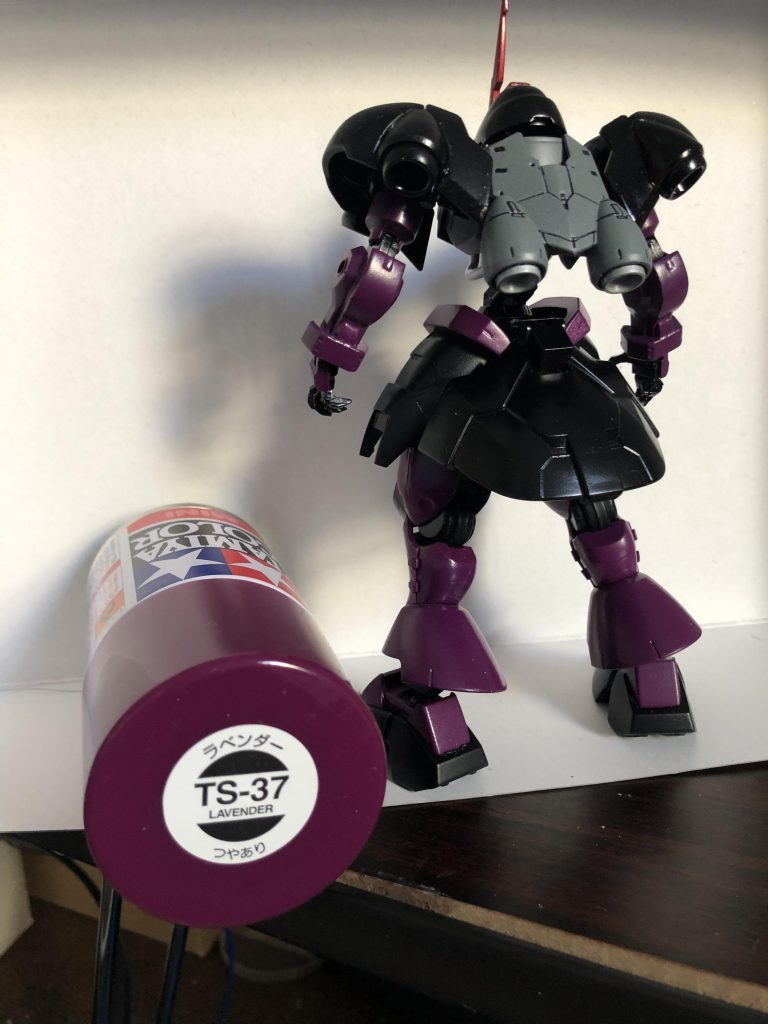 今回もタミヤのスプレー塗装です。
黒部分はブラック。
紫はラベンダーです。
そして艶消し。
……良い色(*´ω`*)w