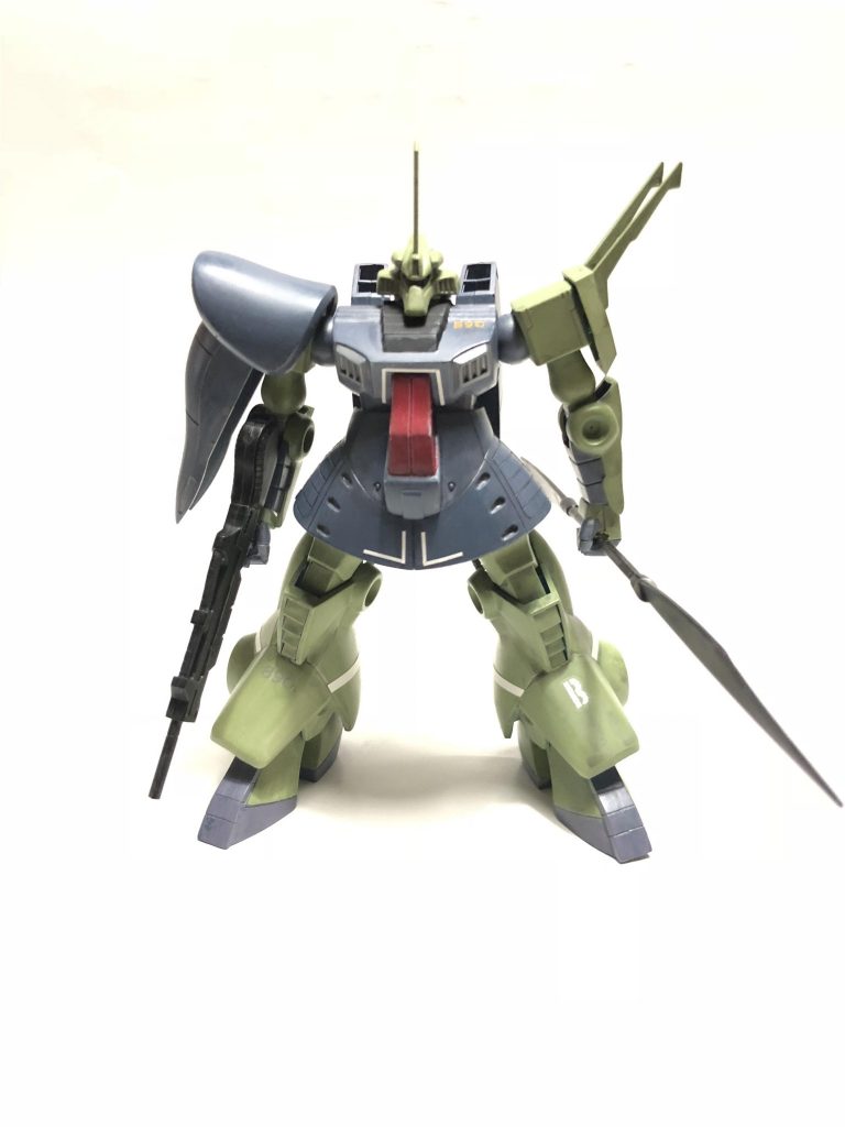 まえ

なんて言うか独特なライン。

ワンピースの腰周りがイイ。

なんとなくゲルググっぽさがある気がするけど…やっぱ全然違う。

デザインした人天才でしょうか？