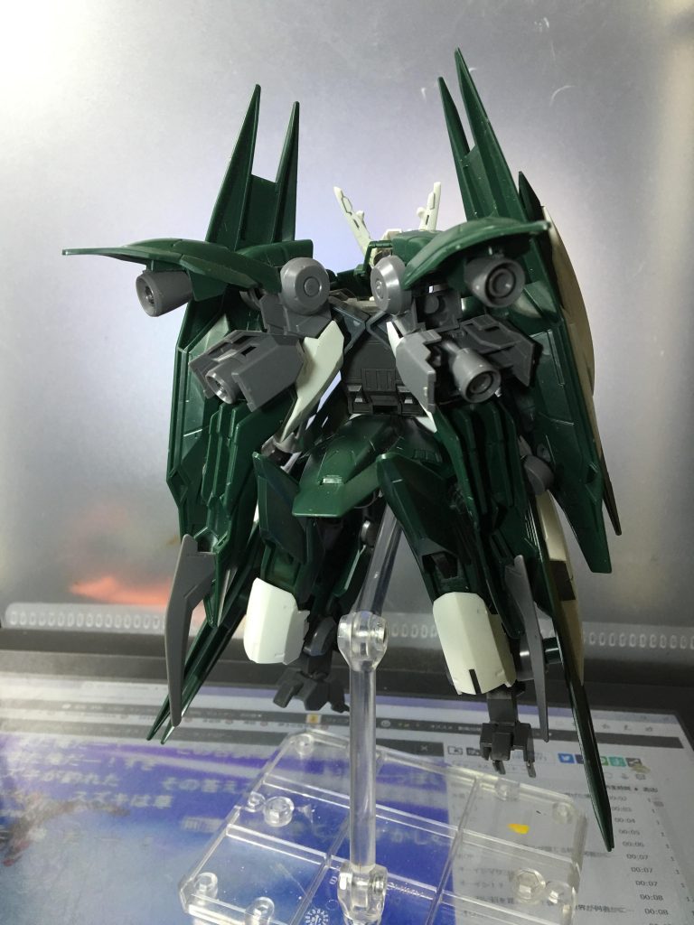 背面
レギンレイズの足パーツがシナンジュのウイングに似ていたのでつい