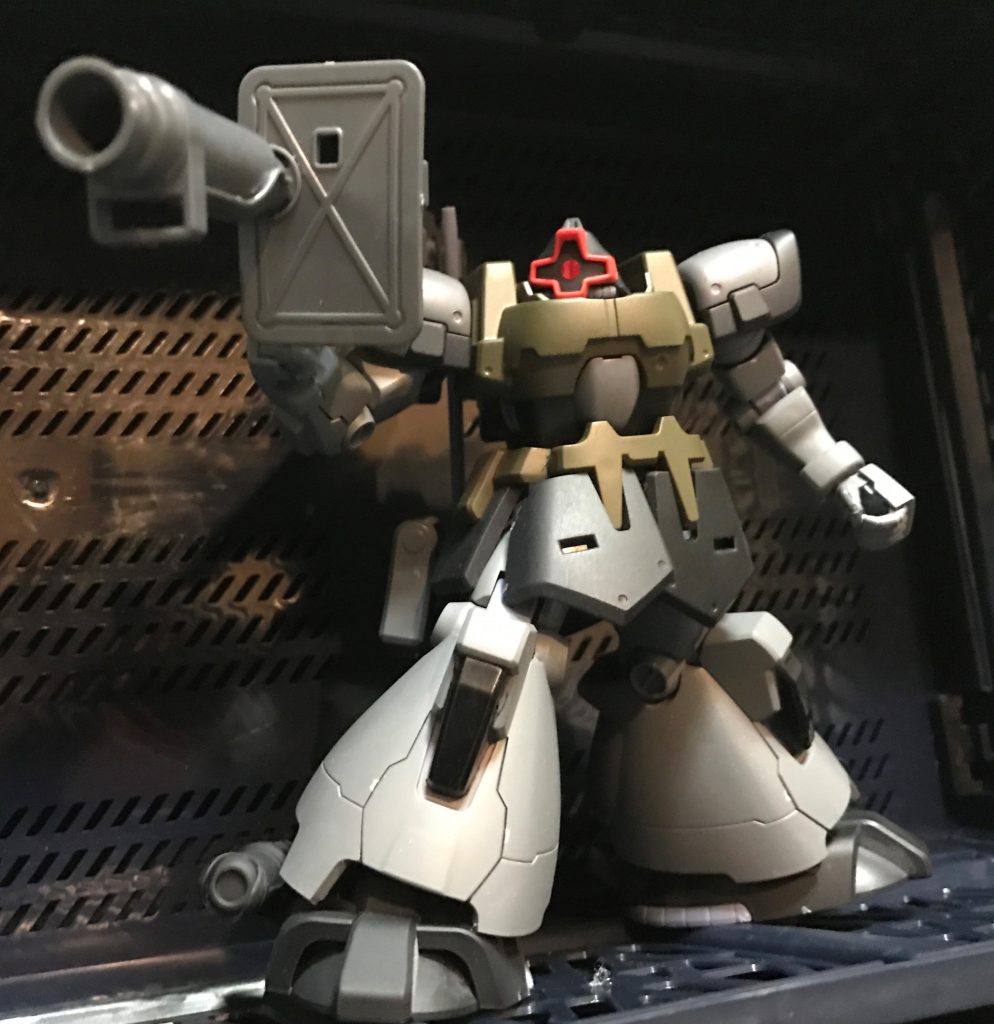 肩や胸の赤はうるさくなるので変更しました。