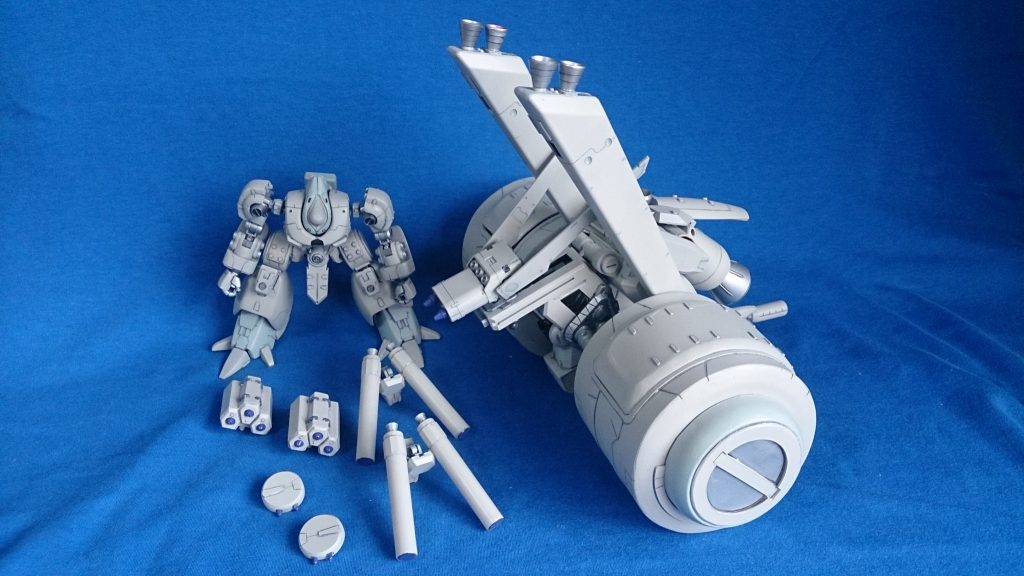 装備一覧。

一斉射による弾頭の総数は74発。その巨体から吐き出される、無尽蔵とも思える火力は、敵を圧倒してあまりある威力を戦場でふるうことだろう。



……………と。
まぁ、長々とぶってきまして。最後まで一読いただいた方には、失礼をばってことで(；´∀｀)w

コンセプトをぶっちゃければ、デンドロビウムみたいなズサが作りたかったのですが。どちらかと言えば、ザメルみたいな形状になった感じも。(苦笑)