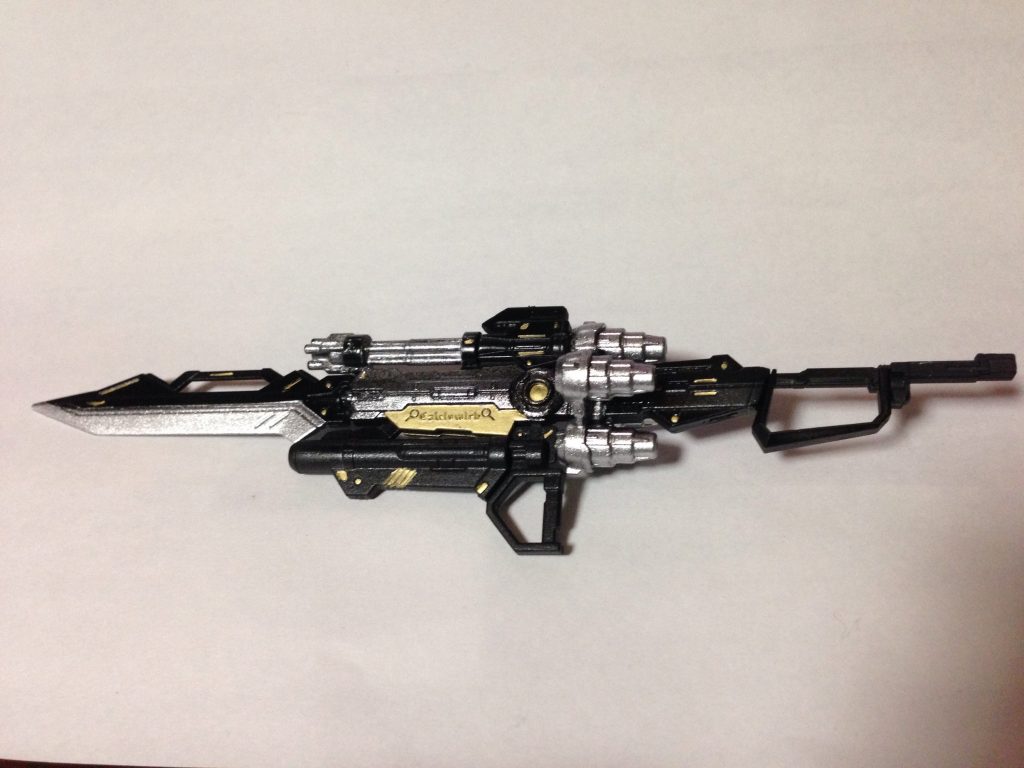 カレッドヴォルッフ改によるブーストで高威力の斬撃を繰り出す事が可能になります
また離脱する際にグレネードやガトリング等による弾幕を張ることができます。