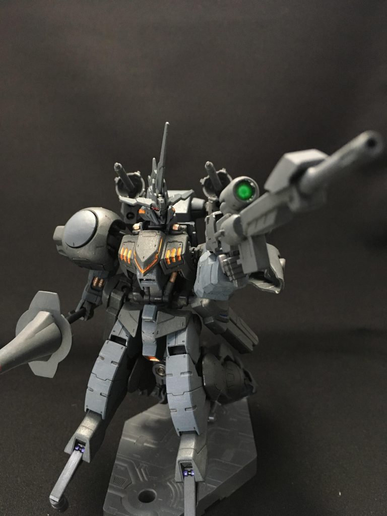 ライフルを構えて。