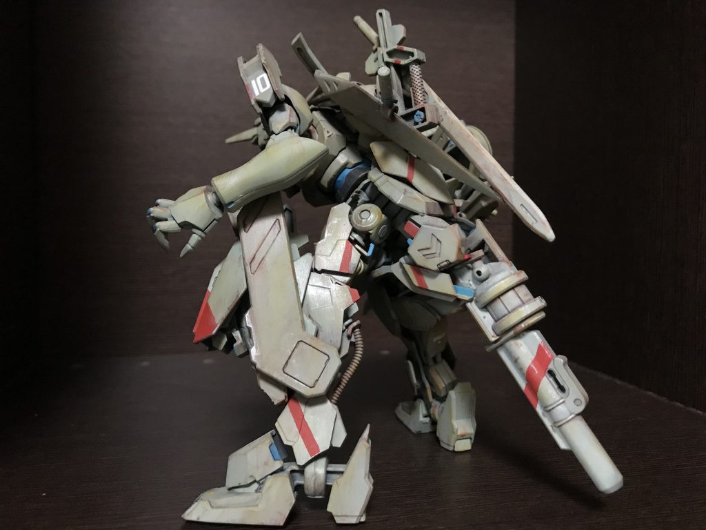 怪獣っぽいシルエットを目指しました。