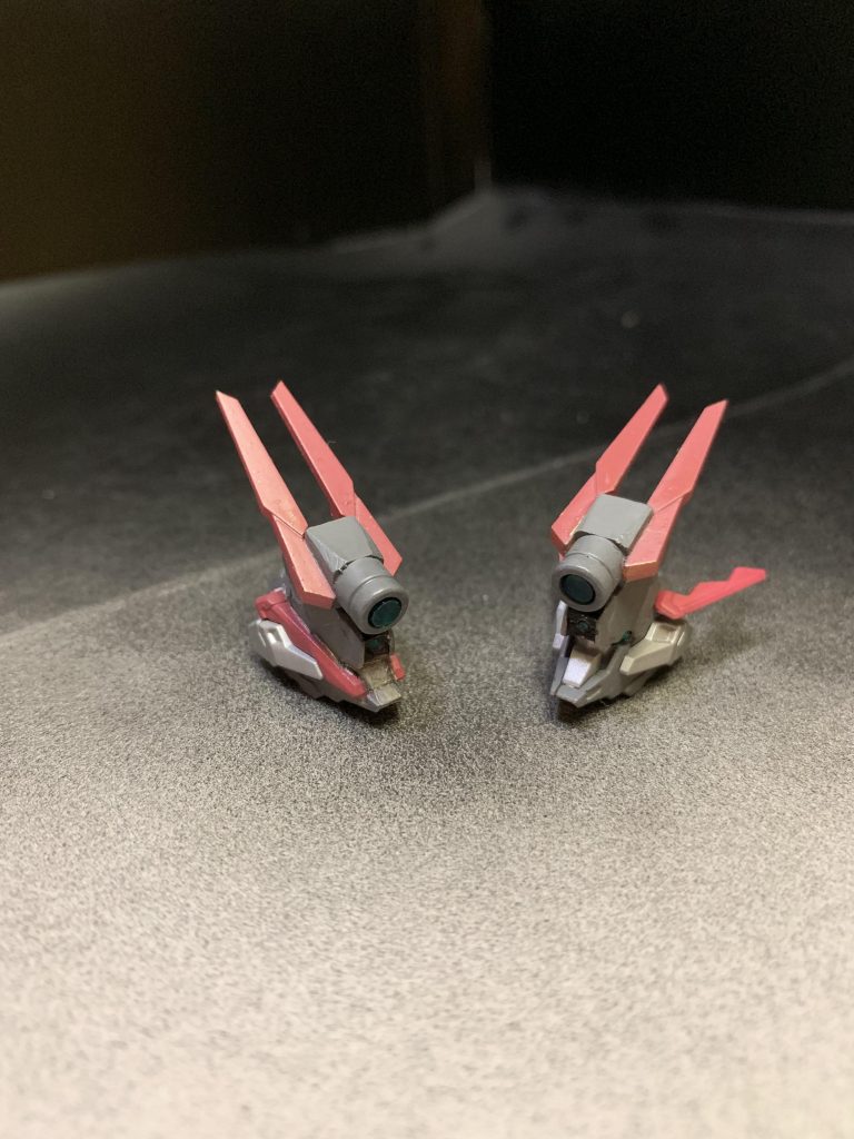 頭部は大型カメラとアンテナを増設。両方作りました。このでかいのを扱うにはセンサーが足りないと思って・・・