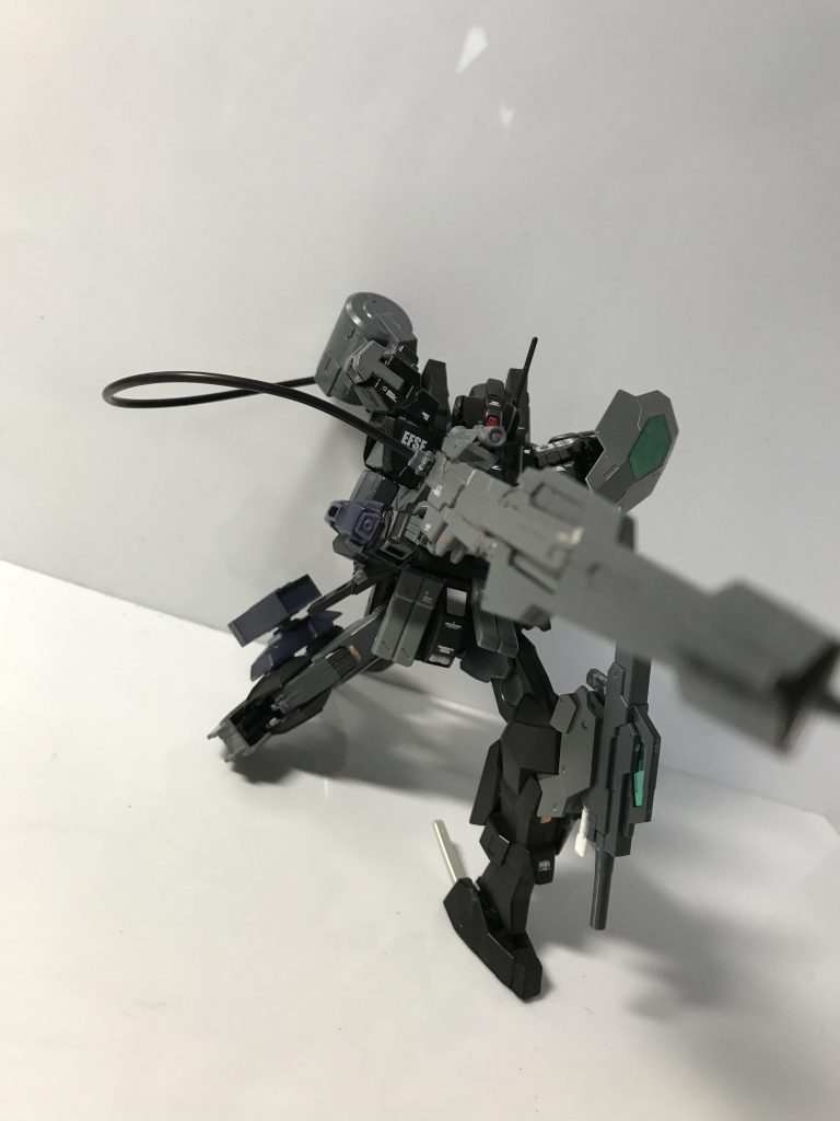 スナイパーライフルには拡張パーツが装着されています！