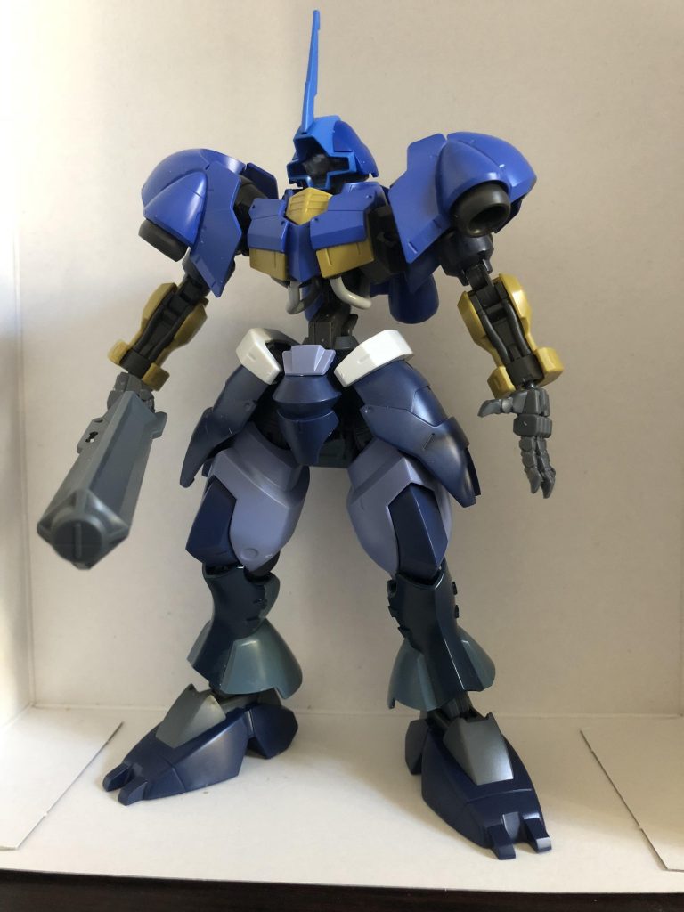 頭身を高くする為に足先をケンプファーに変更。尚、ドムキットのではデカすぎた…。