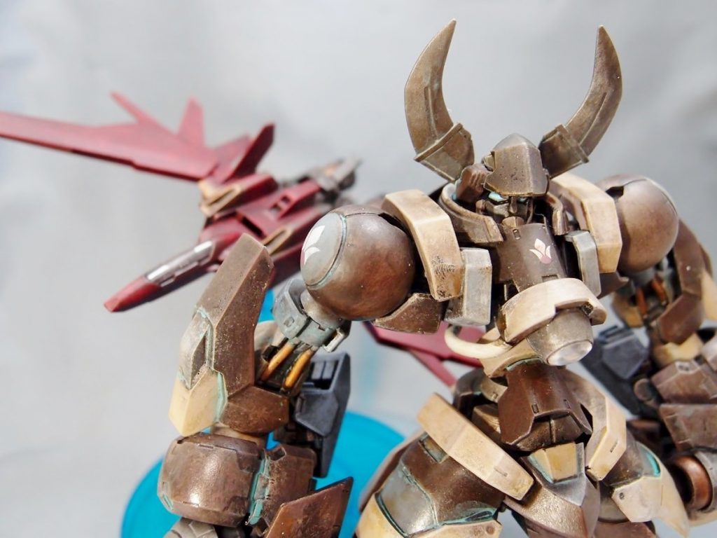 さらに当機には泣き所である機動力の低さを補うため、専用の支援機が用意されている。