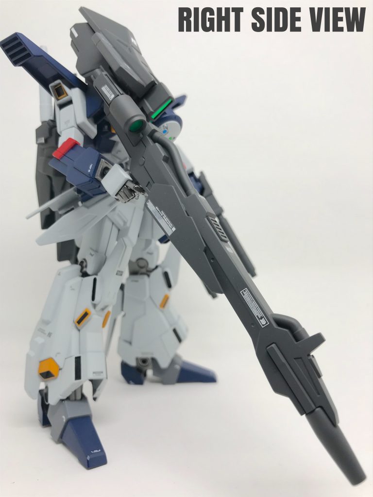 右手にはロングビームライフルを装備。
リゼルのモノにレドーム等をトッピング
して改造しております。