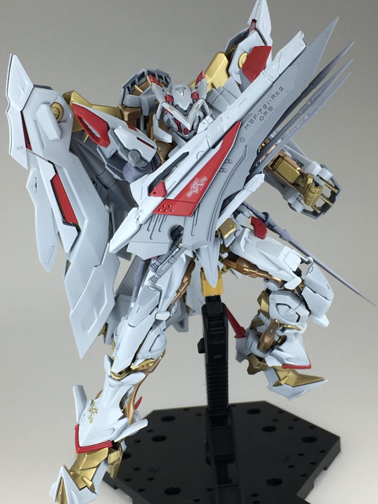 実は白、ゴールドともに2種類の色で塗り分けています!間延びしないよう気をつけました!トリケロス改は各部をシャープ化しました。