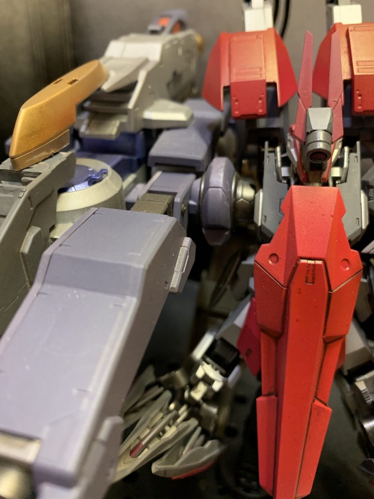 頭部を射撃用に差し替えて、外した右腕に接続。通常のボールジョイントなので、バックパックを交換すればほとんどのガンダフレームに装着できます。