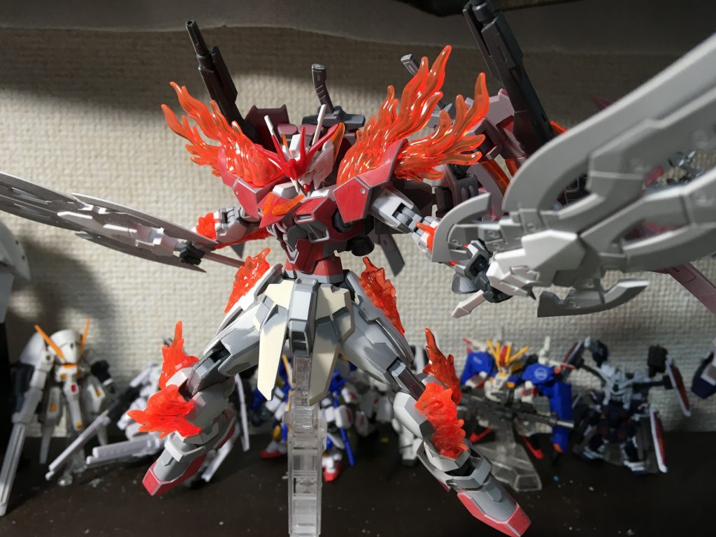 未塗装状態。
肩の接続位置を
ずらしただけで
塗装しなくても問題ない
組み合わせなので
初心者の方には
どんどん真似して
みてほしいです。