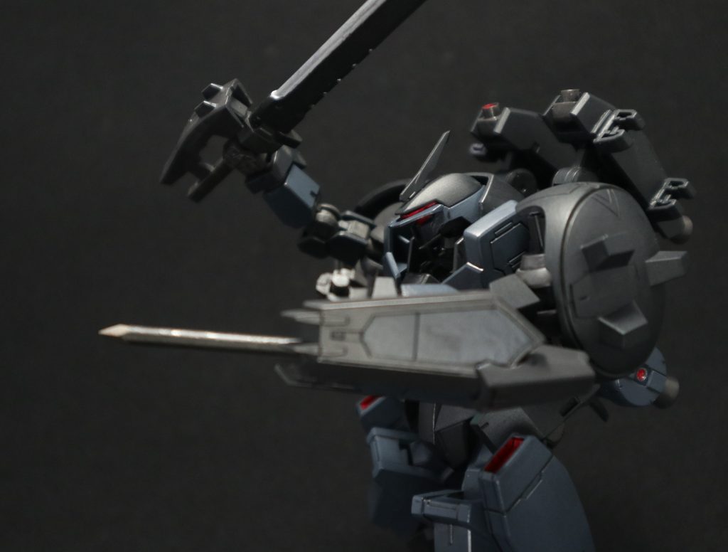 敵機コクピットを狙ってのパイルバンカーでの一撃