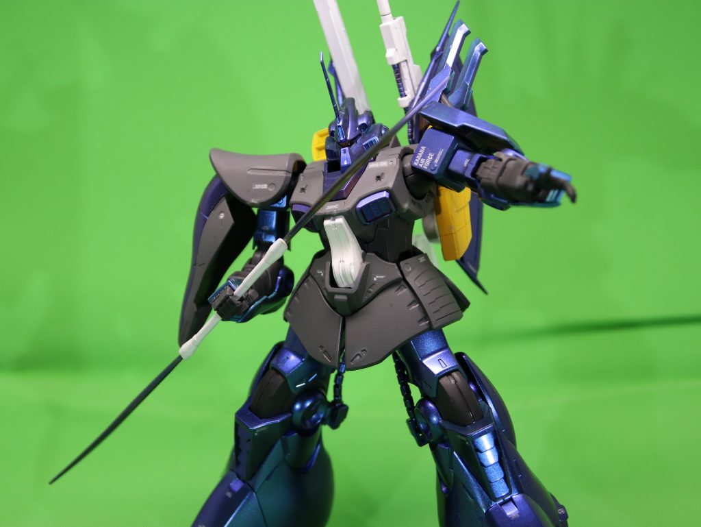 オオムラサキの特徴である羽の紫色は、ガイアノーツさんのプリズムメタリックブルーバイオレットにて塗装してあります。手足、顔、バインダー?をこちらの塗料にて塗装しました。