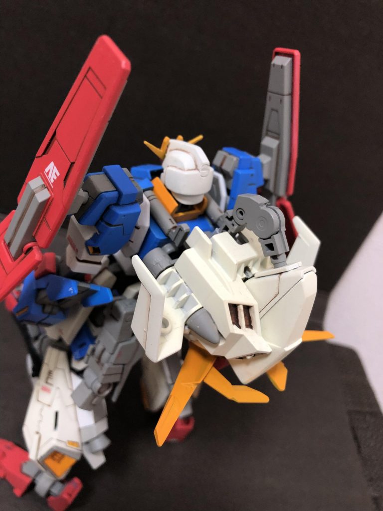 SDの頭は可動式で背中に回り羽を広げます。