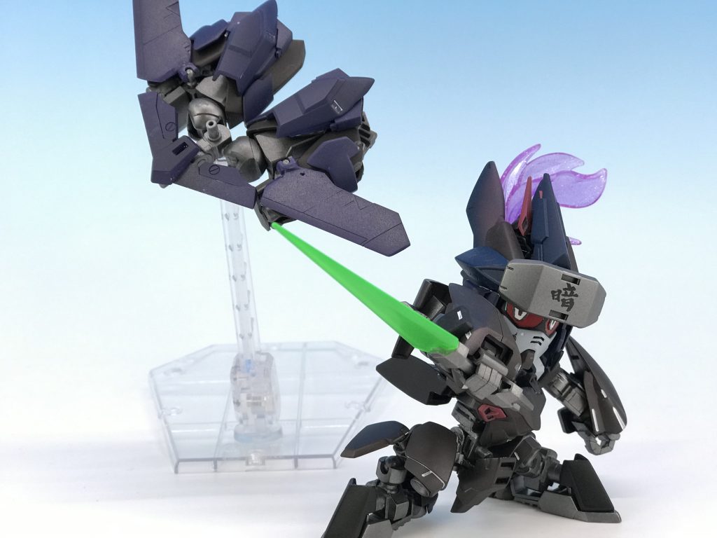 さらに、支援機シノビステルスと分離することで、より身軽になることができる。
これならワイヤー地帯でも、引っ掛かることなく自由に動けるだろう。
*汎用性のあるオンミツで罠を張り、一点突破のSDで相手を仕留める。*
それがこの機体のコンセプトだ。
相手に見つかることなく罠にかけ、顔を変えながら自分に有利なフィールドで相手を仕留める。
オンミツ / 電撃丸はまさに、この上なくニンジャと言えるだろう。
お楽しみいただけただろうか?もしそうであれば幸いだ。
それでは、次回お会いできる時まで貴方のガンプラ生活に幸多からんことを。
──というわけで、長々説明してしまいましたが、ブリッツ・ジ・オンミツと電撃丸でしたー。
以下ちょっとだけ製作工程を載せておきます。