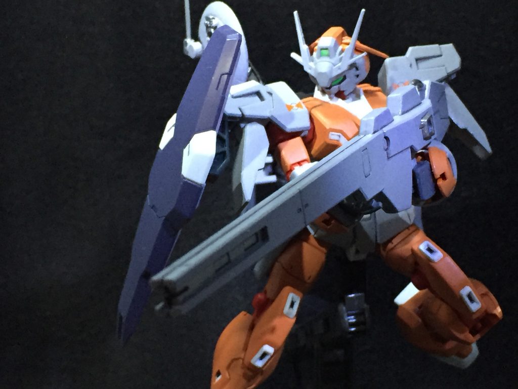 主武装はG-アルケインの対艦ビームライフル。本来は右手で取り扱うものだが、パイロット(自分)の利き腕に合わせて、左手での取り扱いを前提に設定されている。