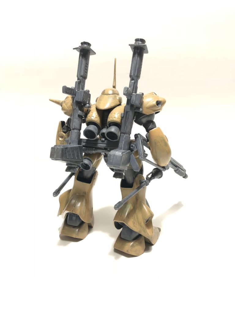 うしろ
 
スラスターたくさん!!
 
強襲機体なので一気に距離を詰める仕様。 

装甲は紙切れ同然