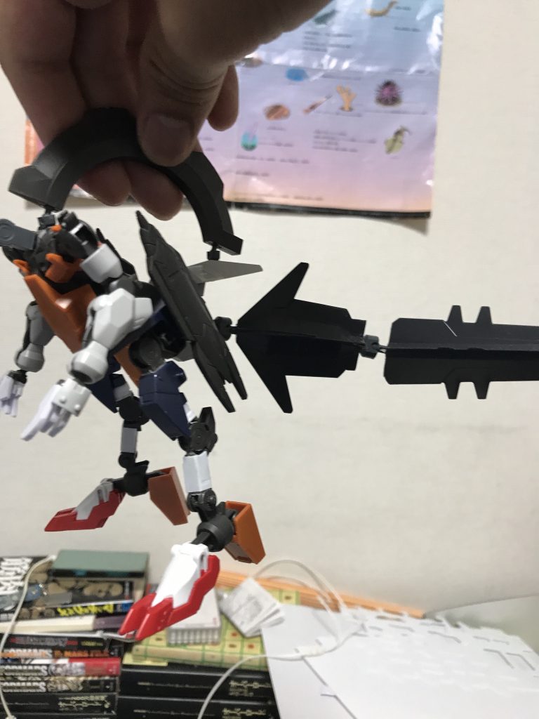 脚
基本的にはユーゴーですが、スネを延長&踵から下を短縮してより恐竜脚のバランスに近づけてます
爪先はルプスレクスのものに交換してよりそれっぽく