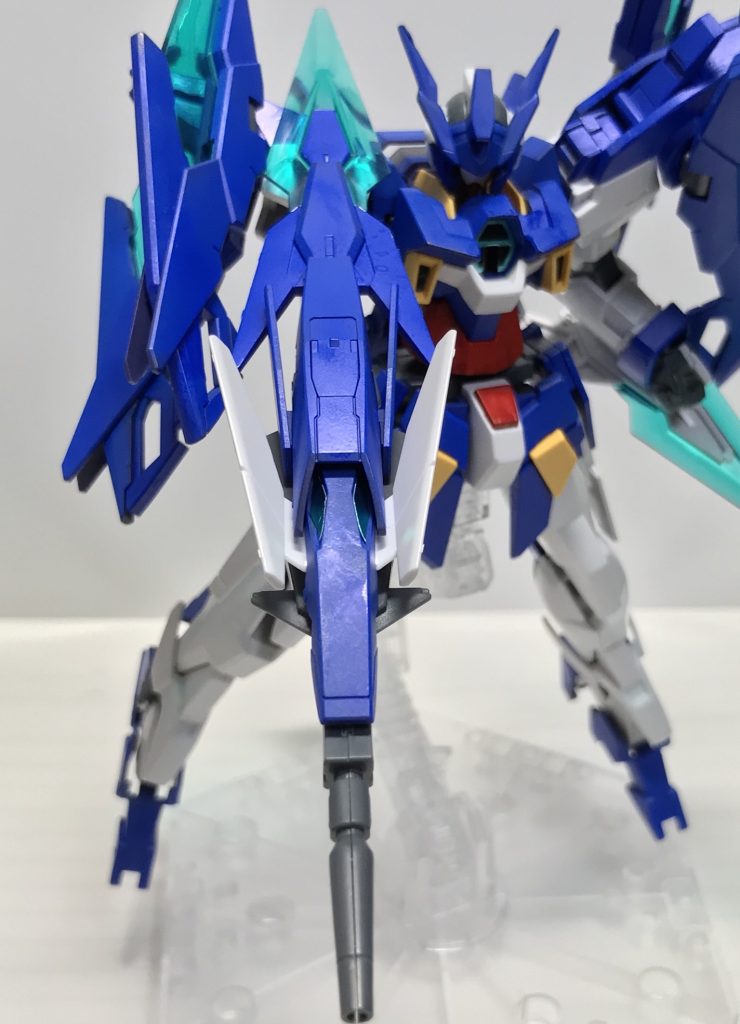 変更点として、ライフルに余剰パーツのシールドを取り付け、ビームバズーカを意識した雰囲気にしています。