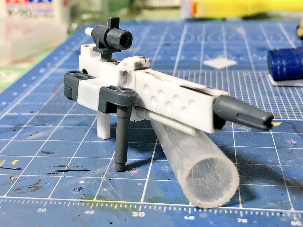 スコープ付き2wayライフルの本体は、スコープと銃身以外はプラ板で新規に作成しました。