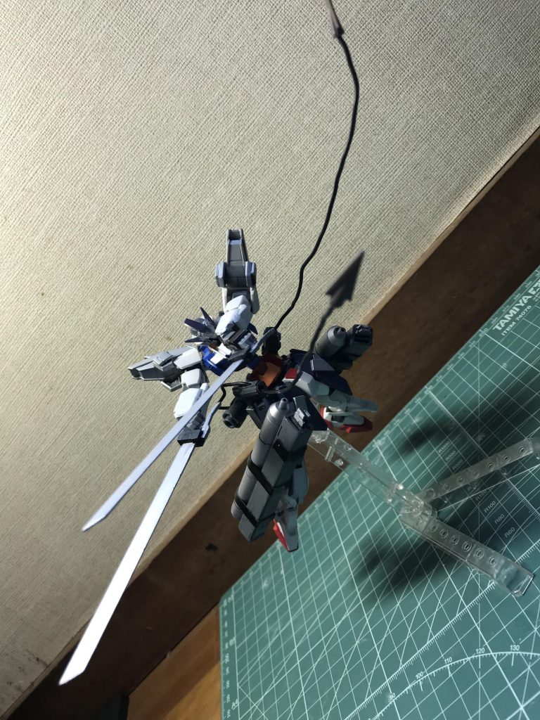 立体起動で飛んでいる感じ
ワイヤーは差し替え無しで展開出来ます！