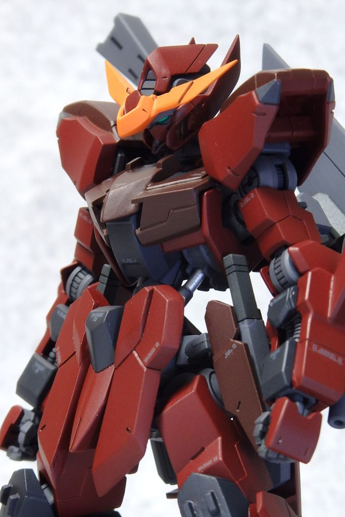 ## ～COLORING DATA～

フレーム＝メカサフヘビー(G)
装甲赤＝ハーマンレッド(C)＋マホガニー(C)＋ブラック(C)
装甲濃赤＝赤褐色(C)＋色ノ源マゼンタ(C)＋ジャーマングレー(C)
黒＝ティターンズブルー１(C)
アンテナ＝橙黄色(G)＋色ノ源マゼンタ(C)少量
ナイフ、大型メイスグレー＝グレーFS36081(C)
ツインアイ＝ガンダムマーカー メタリックセット グリーン(C)




## ～製作秘話(？)～


このガンダムザグレウスは[ガンダムプロメテウス](https://twitter.com/yuuya_gunpla/status/955094149685944320)から始まった鉄血のオルフェンズ第２期のその後の世界を勝手に想像しながら作っているオリジナルガンプラの第三弾になります。
もともとはこのガンプラを製作する予定はなく、前作の[ガンダムオルフェウス](https://gumpla.jp/hg/38453)で終わりのつもりでした。
それがなぜ製作をするに至ったのかというと、２０１８年１１月２５日、京都にて[IXI](https://gumpla.jp/author/IXI)さん、[しゅう](https://gumpla.jp/author/78syusyu78)さんのお二方と３人でオフ会をしようというお話になり、では３人ともそれまでになにか新作を作ろう！　ということがきっかけとなったわけです。

製作期間は１１月５日～１１月２３日までの１８日間となります。
およそ２週間弱という時間の制約もあったので、今回はポイントを絞ったうえでの製作となりました。

３か月ぶりに手にしたガンダム・フレームのキットは新鮮さこそ失っていましたが、悩みながらも楽しく製作できました！
この機会を与えてくださったIXIさん、しゅうさんのお二方に感謝です。この場を借りお礼申し上げます。
ありがとうございます！

そして、ここまでご覧になってくださった皆さんも、本当にありがとうございます＾＾
今はまだ次回作の予定はなにもありませんが、またこうしてガンスタさんに投稿できたらなと思います。


*それでは、ここまでご覧頂きありがとうございました！*