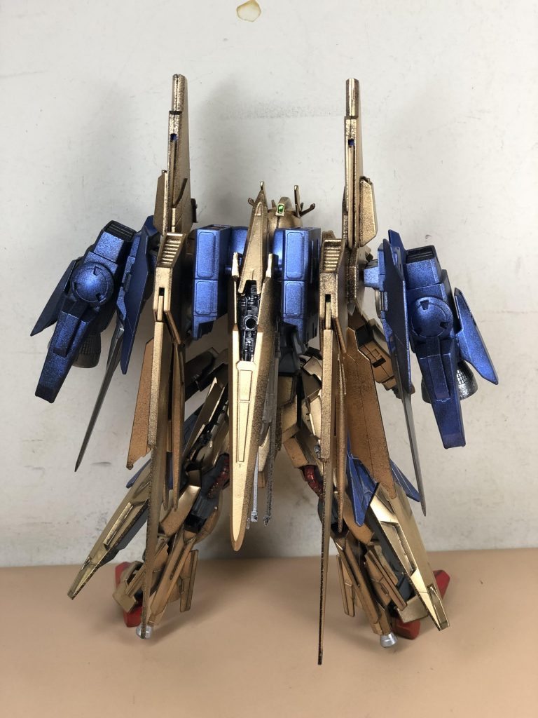 リアビュー
大型のバインダーは百万式とフェニーチェリナーシタの羽からできています