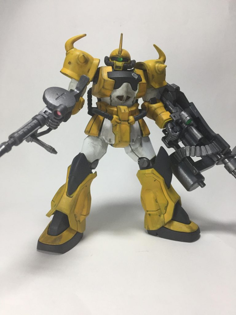 射撃戦用にザクマシンガンを装備