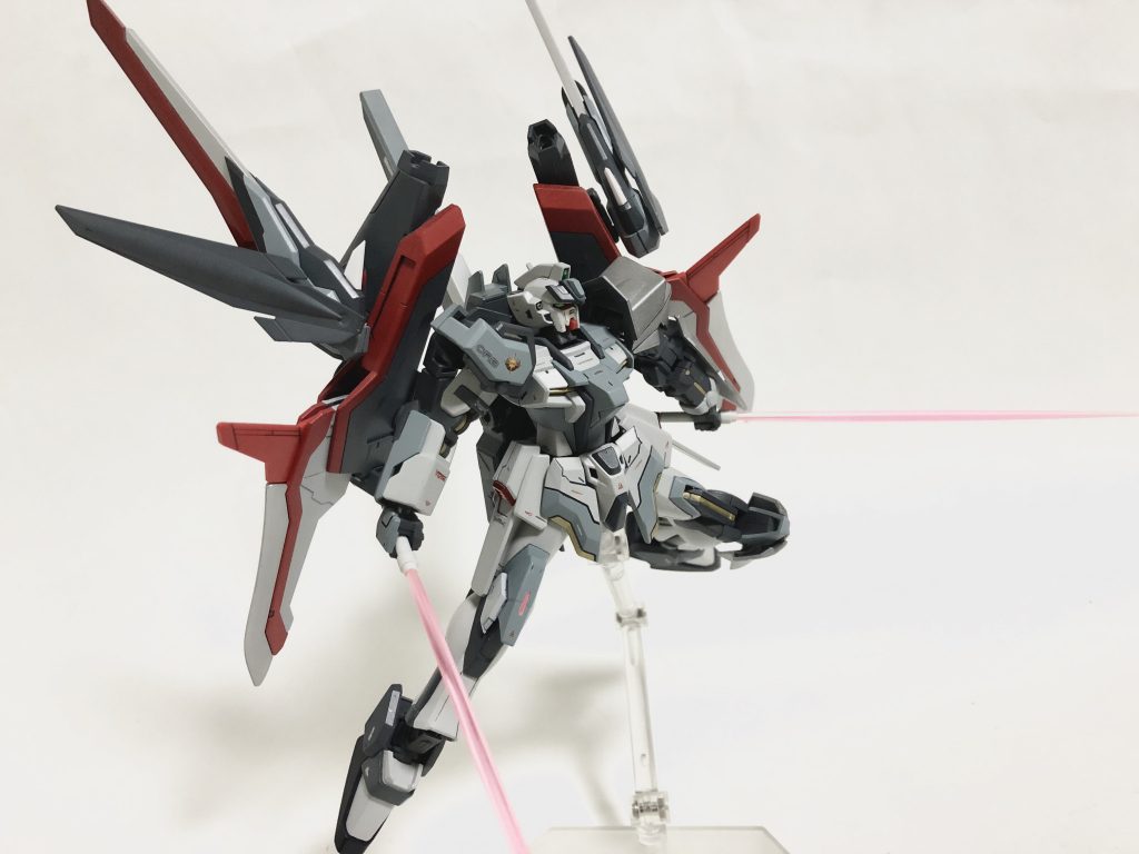 全体的に武装が少ないため、高エネルギー砲で牽制しつつ、敵に接近してサーベルか対艦刀で切り裂き、その機動力を持って一撃離脱を図るのが本機に適した戦術と言えるであろう。